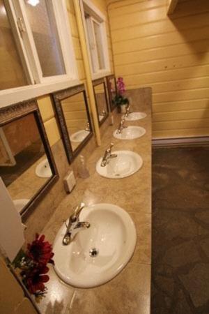 Revelstoke Campgrounds & Cabins Villa Екстериор снимка